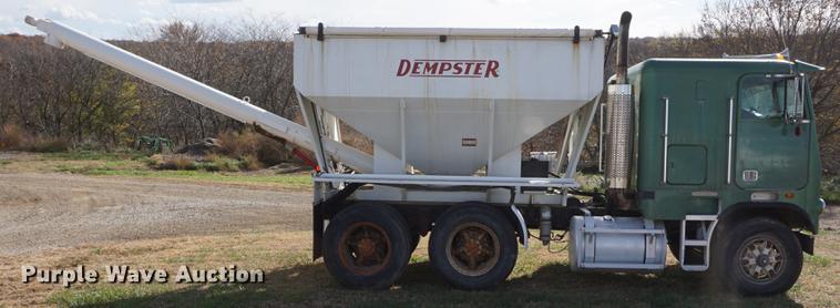 image for item DF1523 1984 Freightliner fertilizer tender truck