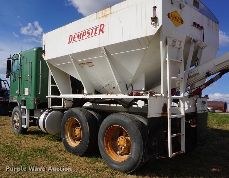 image for item DF1523 1984 Freightliner fertilizer tender truck