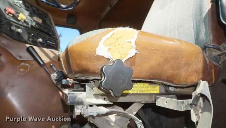 image for item DF1523 1984 Freightliner fertilizer tender truck