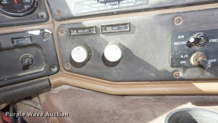 image for item DF1523 1984 Freightliner fertilizer tender truck