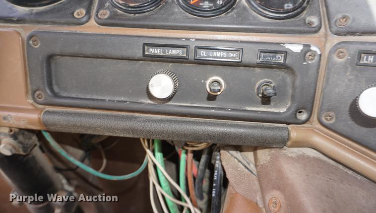 image for item DF1523 1984 Freightliner fertilizer tender truck