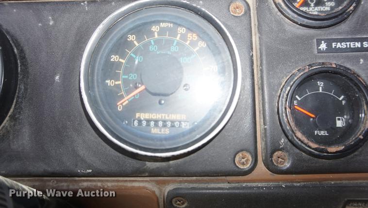 image for item DF1523 1984 Freightliner fertilizer tender truck