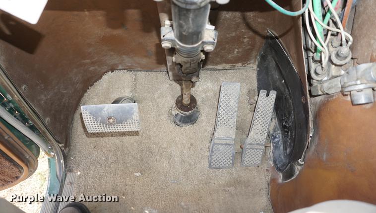 image for item DF1523 1984 Freightliner fertilizer tender truck