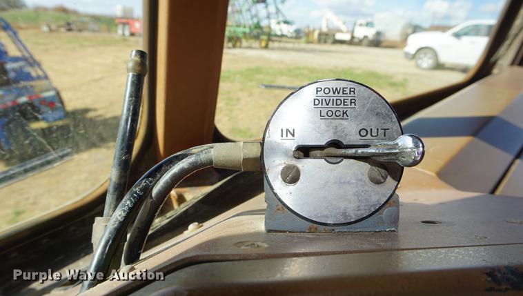 image for item DF1523 1984 Freightliner fertilizer tender truck