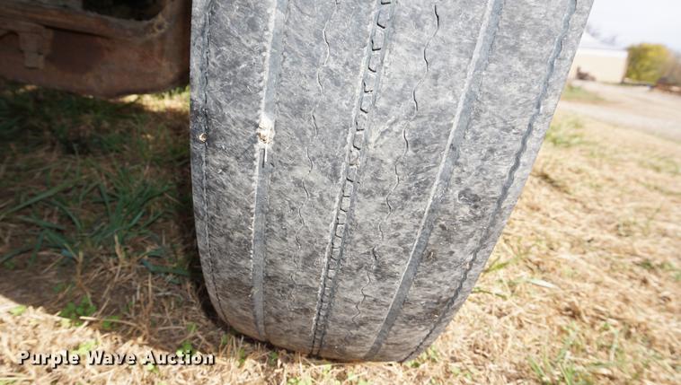 image for item DF1523 1984 Freightliner fertilizer tender truck