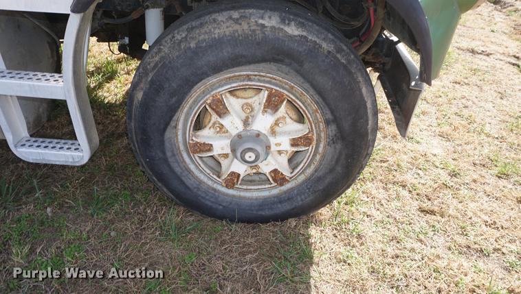 image for item DF1523 1984 Freightliner fertilizer tender truck