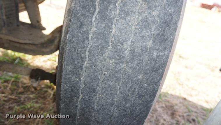 image for item DF1523 1984 Freightliner fertilizer tender truck