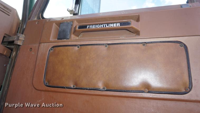 image for item DF1523 1984 Freightliner fertilizer tender truck