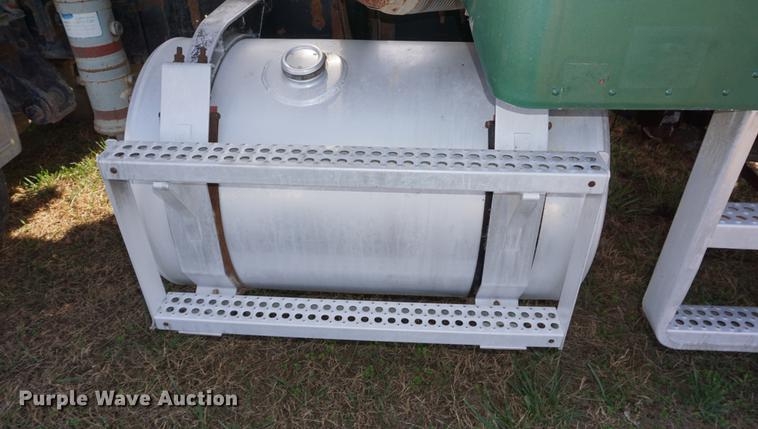 image for item DF1523 1984 Freightliner fertilizer tender truck