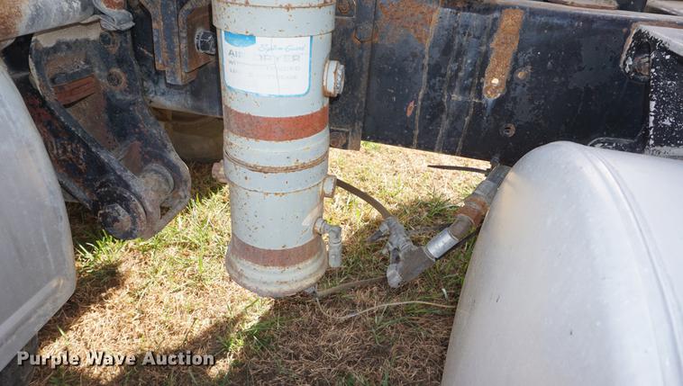 image for item DF1523 1984 Freightliner fertilizer tender truck