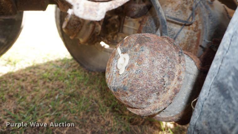 image for item DF1523 1984 Freightliner fertilizer tender truck