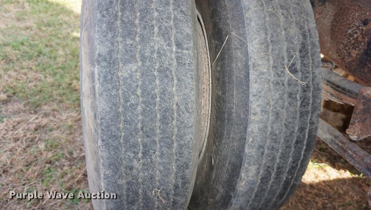 image for item DF1523 1984 Freightliner fertilizer tender truck