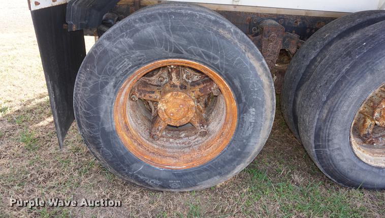 image for item DF1523 1984 Freightliner fertilizer tender truck