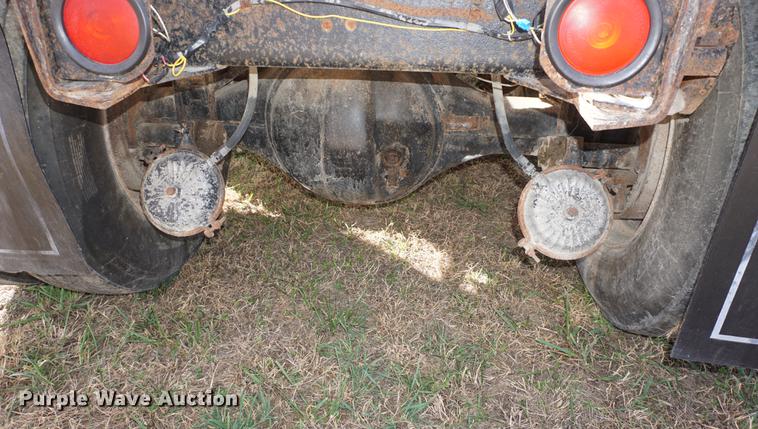 image for item DF1523 1984 Freightliner fertilizer tender truck