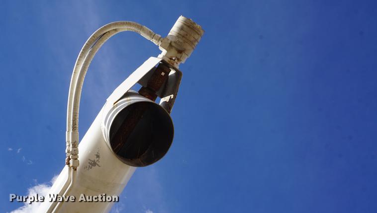 image for item DF1523 1984 Freightliner fertilizer tender truck