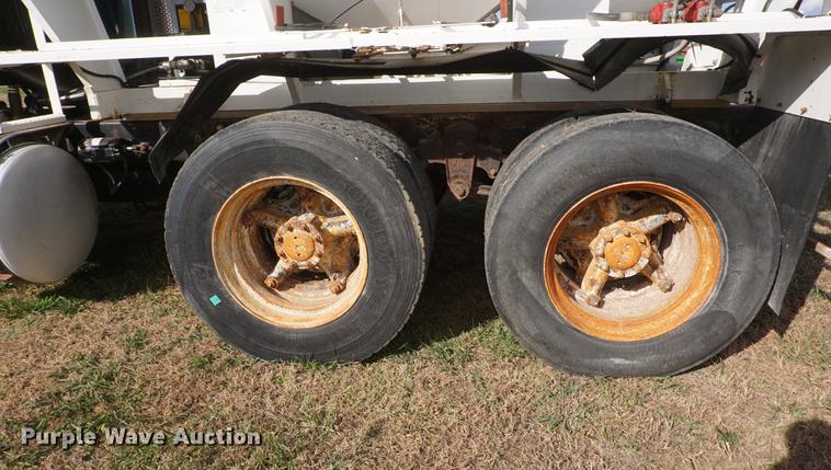 image for item DF1523 1984 Freightliner fertilizer tender truck