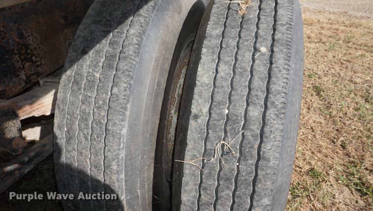 image for item DF1523 1984 Freightliner fertilizer tender truck