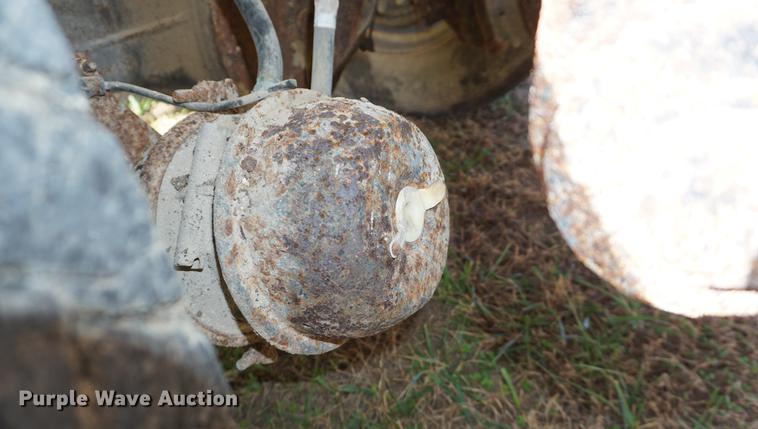 image for item DF1523 1984 Freightliner fertilizer tender truck