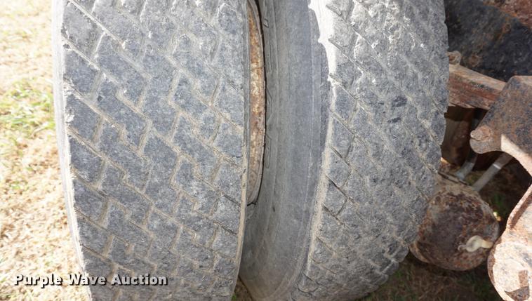 image for item DF1523 1984 Freightliner fertilizer tender truck