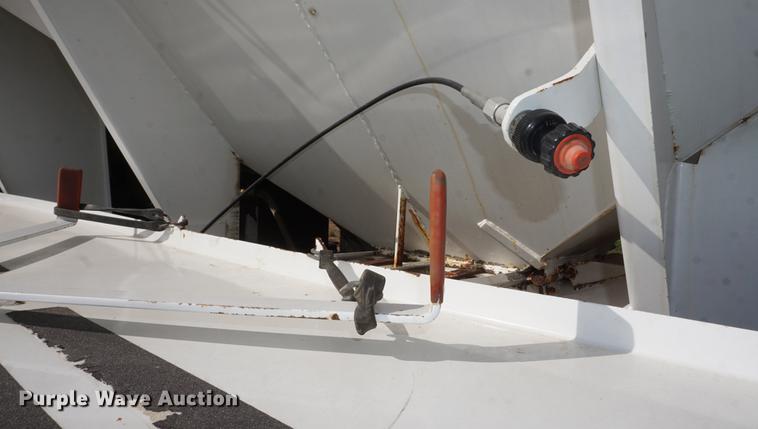 image for item DF1523 1984 Freightliner fertilizer tender truck