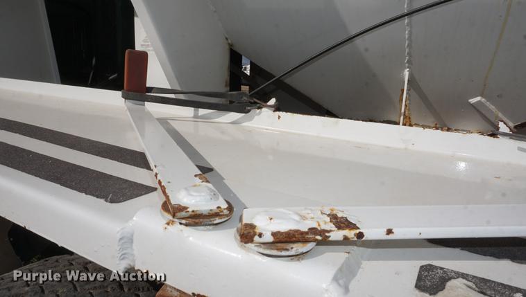 image for item DF1523 1984 Freightliner fertilizer tender truck