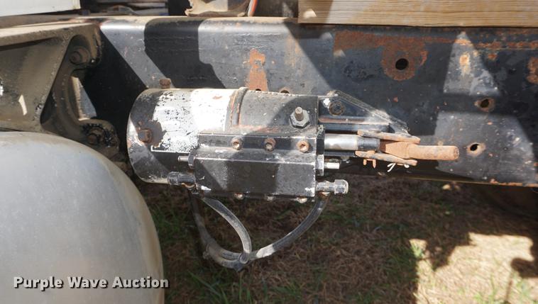 image for item DF1523 1984 Freightliner fertilizer tender truck