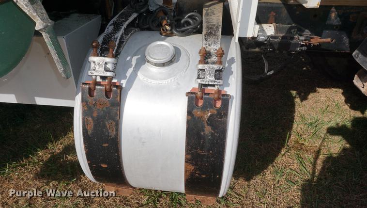 image for item DF1523 1984 Freightliner fertilizer tender truck