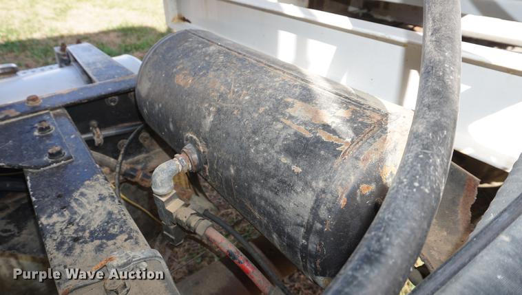 image for item DF1523 1984 Freightliner fertilizer tender truck