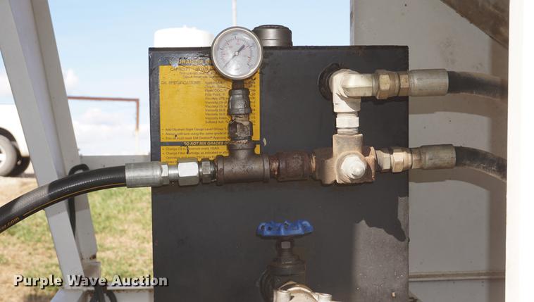 image for item DF1523 1984 Freightliner fertilizer tender truck