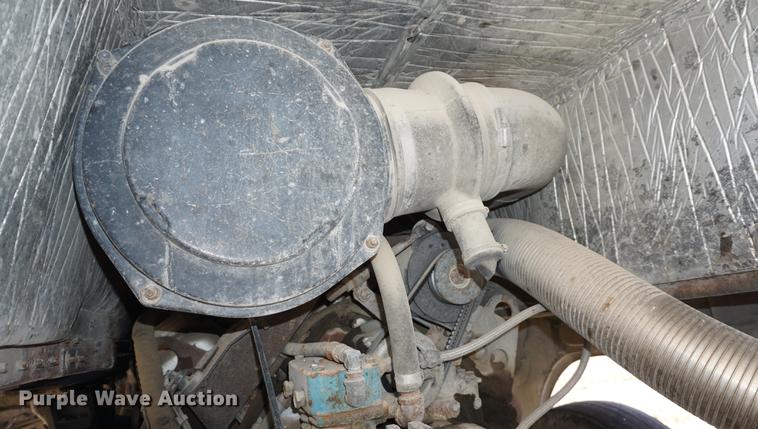 image for item DF1523 1984 Freightliner fertilizer tender truck