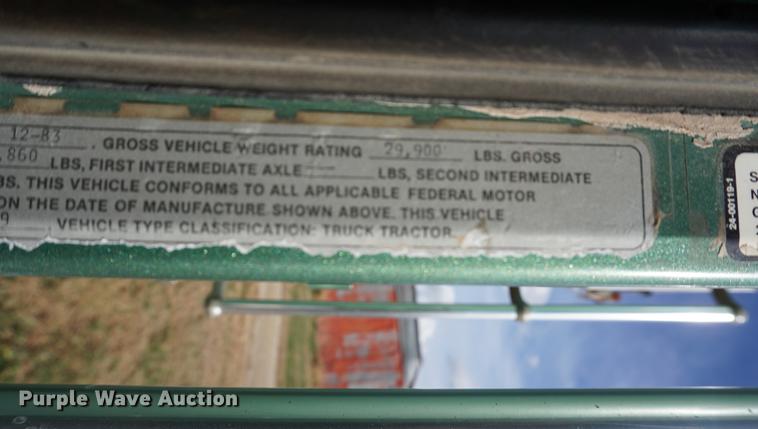 image for item DF1523 1984 Freightliner fertilizer tender truck