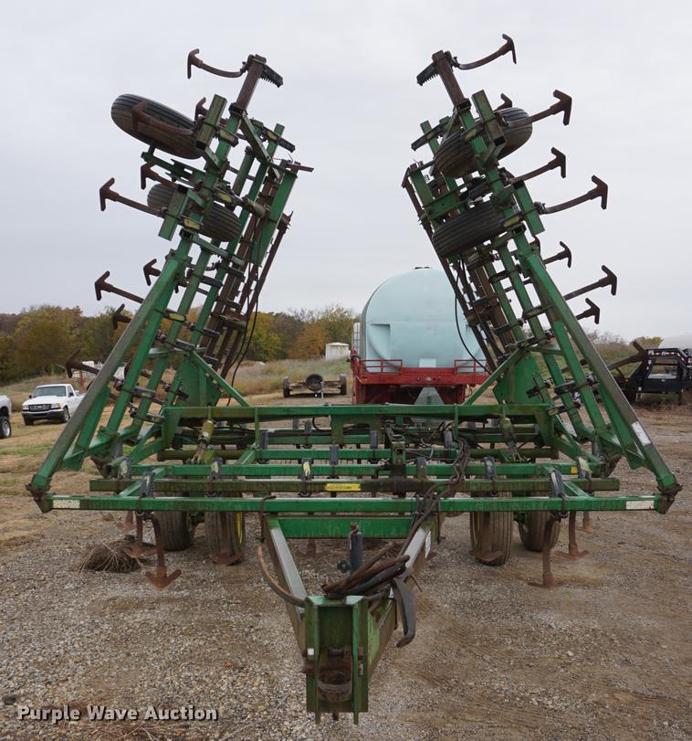 image for item DF1524 1991 John Deere 960 field cultivator
