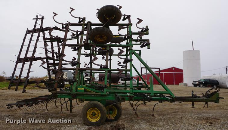 image for item DF1524 1991 John Deere 960 field cultivator