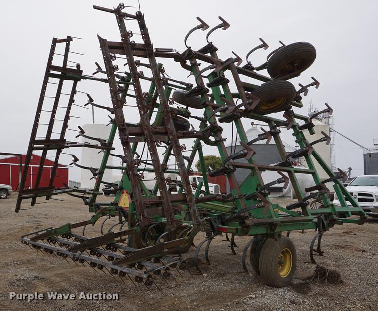 image for item DF1524 1991 John Deere 960 field cultivator