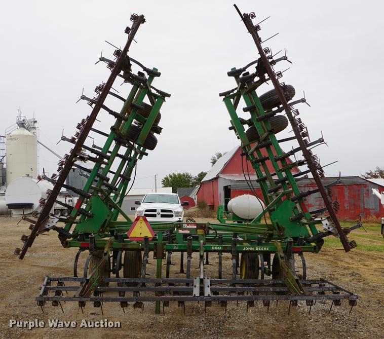 image for item DF1524 1991 John Deere 960 field cultivator