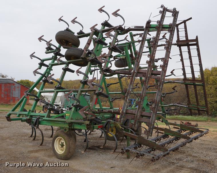 image for item DF1524 1991 John Deere 960 field cultivator