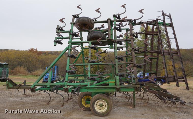 image for item DF1524 1991 John Deere 960 field cultivator