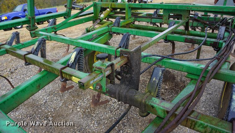 image for item DF1524 1991 John Deere 960 field cultivator