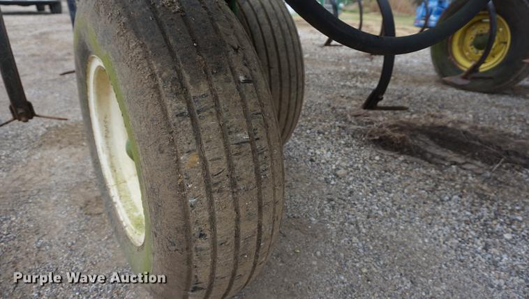 image for item DF1524 1991 John Deere 960 field cultivator