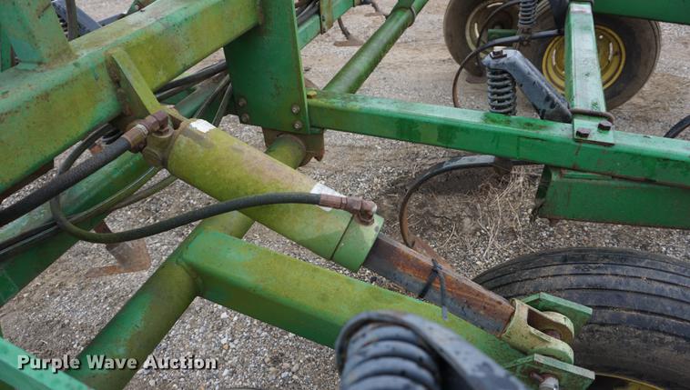 image for item DF1524 1991 John Deere 960 field cultivator