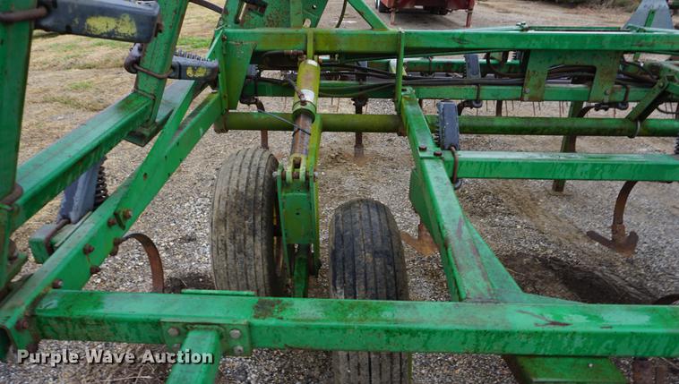 image for item DF1524 1991 John Deere 960 field cultivator