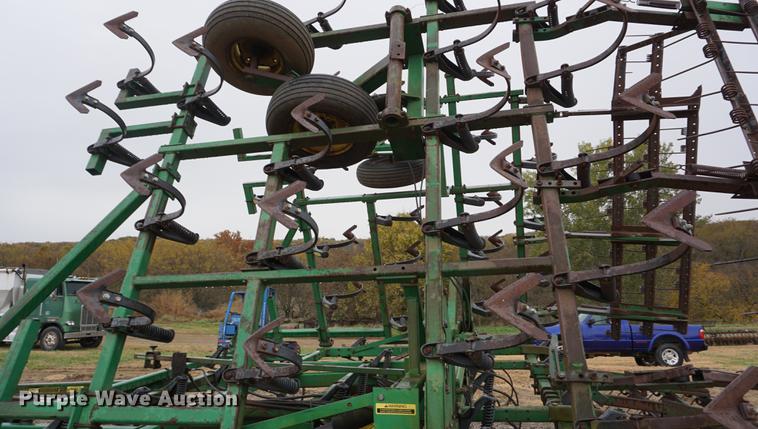 image for item DF1524 1991 John Deere 960 field cultivator