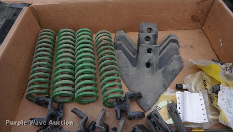 image for item DF1524 1991 John Deere 960 field cultivator