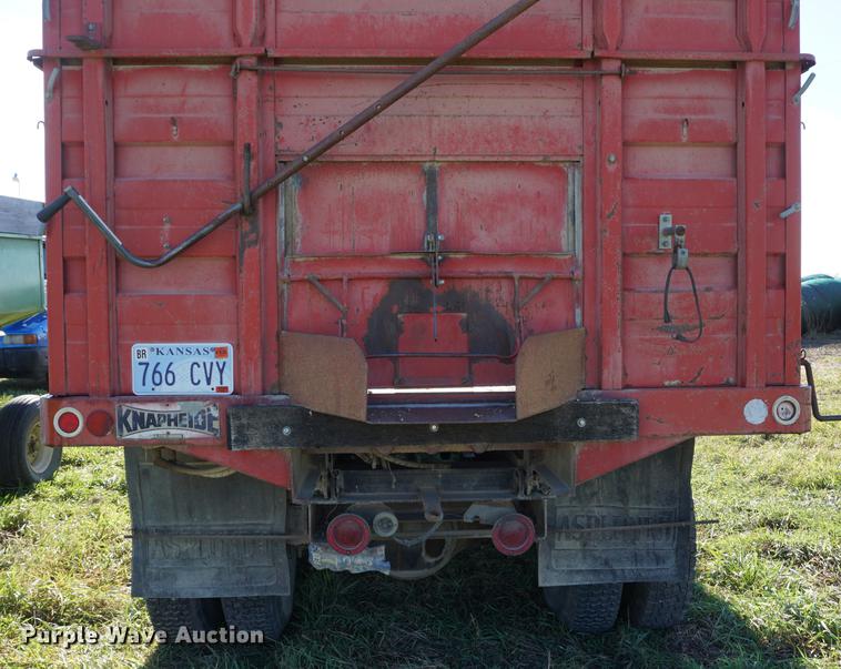 image for item DF1586 1976 International Loadstar 1800 grain truck