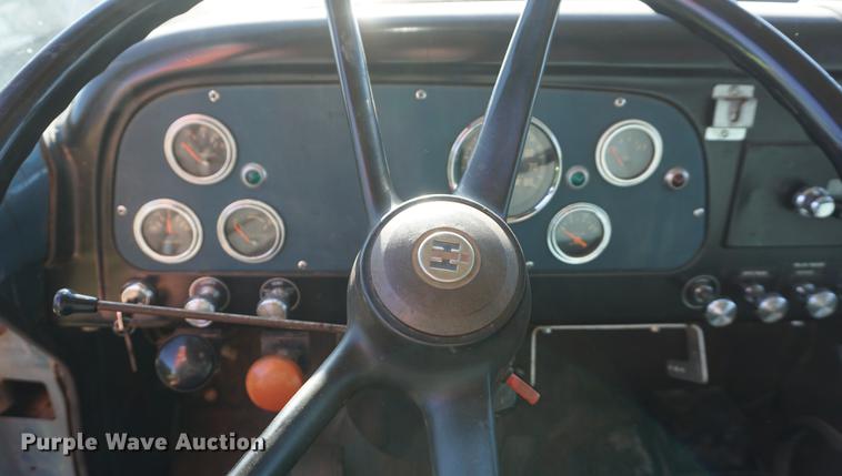 image for item DF1586 1976 International Loadstar 1800 grain truck