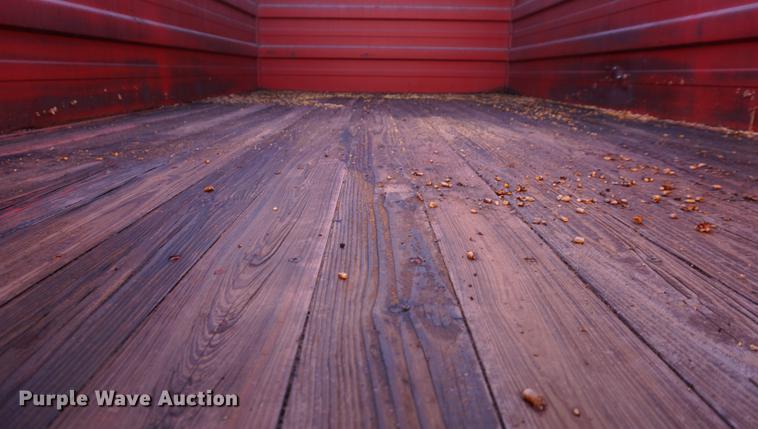 image for item DF1586 1976 International Loadstar 1800 grain truck