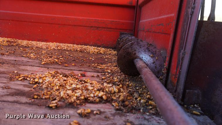 image for item DF1586 1976 International Loadstar 1800 grain truck