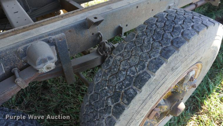 image for item DF1586 1976 International Loadstar 1800 grain truck