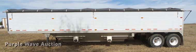 image for item DF2822 1999 Timpte Super Hopper grain trailer