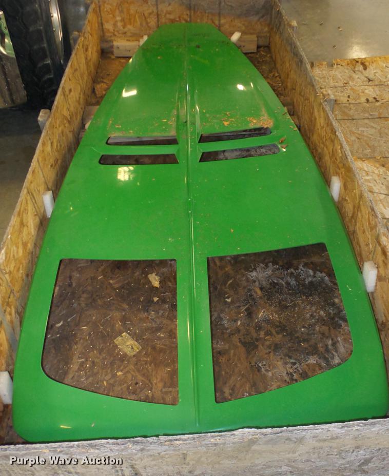 image for item EH9035 John Deere 9560R parts